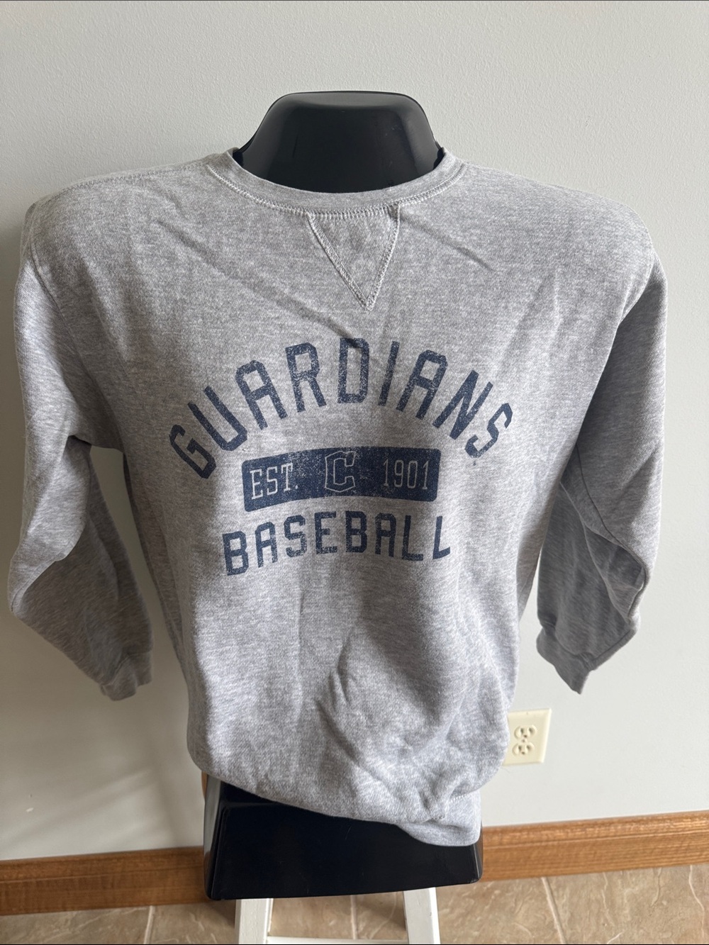 Cleveland Guardians sweatshirt sz M
